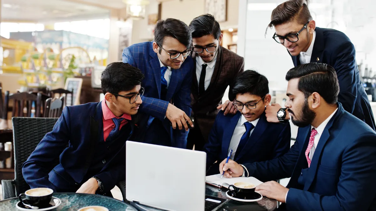 How to Close B2B Sales in India Featured